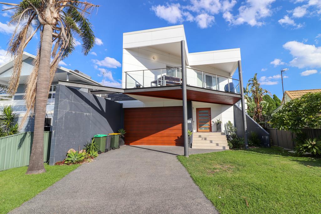 Blacksmiths NSW Accommodation Mermaid Beach