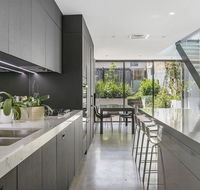 Balmain Bombshell Executive  Family Retreat - Accommodation Mermaid Beach