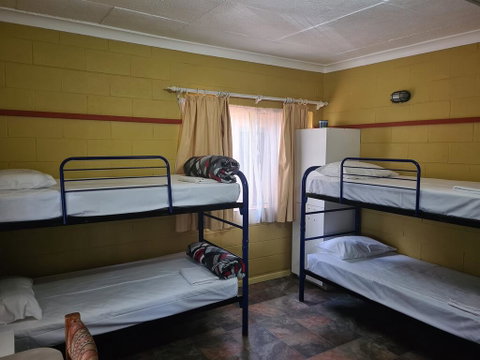 Bateman Bay Holiday Park & Batemans Bay YHA - Accommodation Mermaid Beach 2