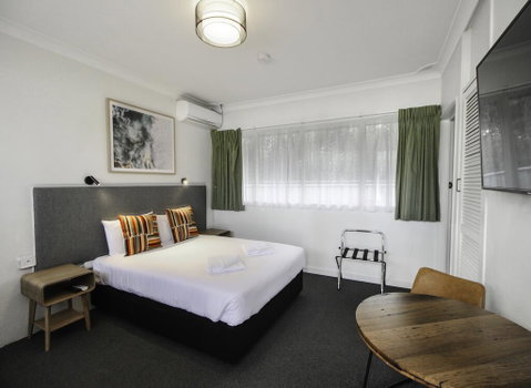 Batemans Bay Hotel - Accommodation Mermaid Beach 1