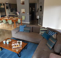Bay Breeze Holiday Home - Accommodation Mermaid Beach