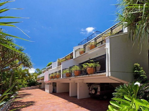 Bayona U4 - Accommodation Mermaid Beach 2