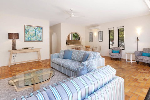 Bayona U4 - Accommodation Mermaid Beach 3
