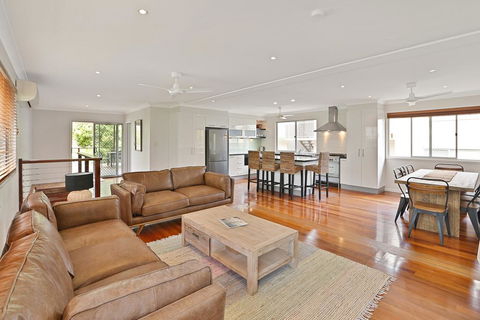 Beach Home In Golden Triangle - Accommodation Mermaid Beach 0