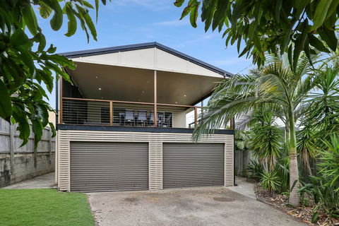 Beach Home In Golden Triangle - Accommodation Mermaid Beach 1