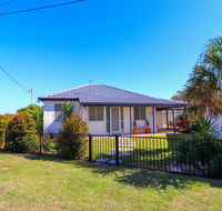 Beach Side Cottage At Blacksmiths - Accommodation Mermaid Beach