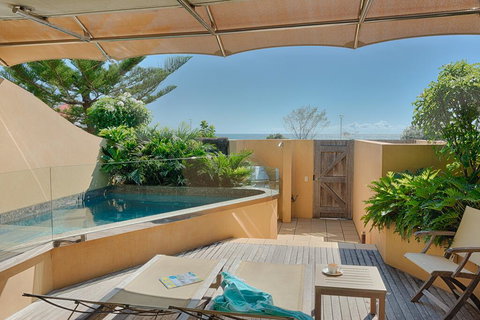Beach Suites - Accommodation Mermaid Beach 2