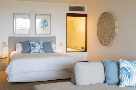 Beach Suites - Accommodation Mermaid Beach 3