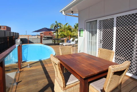 BEACH, SHOPS & FABULOUS VACATION HOME! - Accommodation Mermaid Beach 0