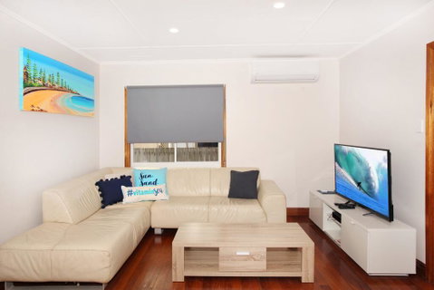 BEACH, SHOPS & FABULOUS VACATION HOME! - Accommodation Mermaid Beach 3