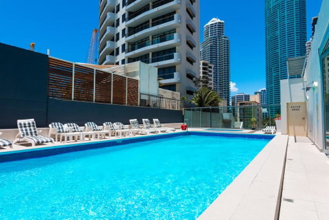 Beachcomber Resort - Official - Accommodation Mermaid Beach 1