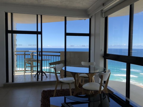 Beachcomber Resort - Official - Accommodation Mermaid Beach 2