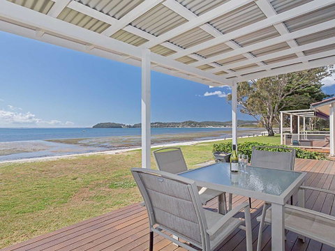 Beached Inn' 93 Foreshore Drive - Spacious Beach Front House - Accommodation Mermaid Beach 0
