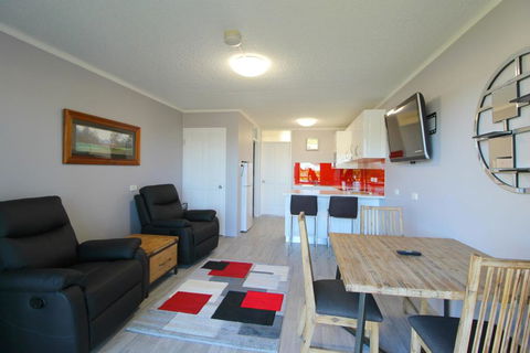 Beachfront 4, 25 Willow Street - Accommodation Mermaid Beach 2