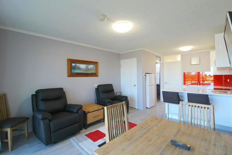 Beachfront 4, 25 Willow Street - Accommodation Mermaid Beach 1
