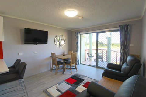 Beachfront 4, 25 Willow Street - Accommodation Mermaid Beach 3