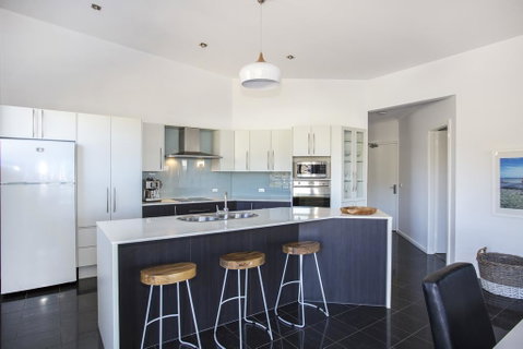 Beachfront Apartment 10 - Accommodation Mermaid Beach 2
