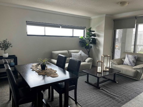 Republic Apartment - Accommodation Mermaid Beach 2