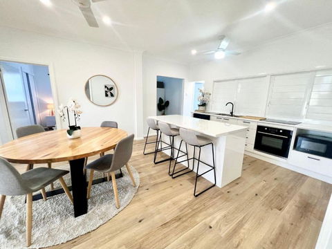 Renovated Queenslander - Upstairs 2km To Stadium - Accommodation Mermaid Beach 0