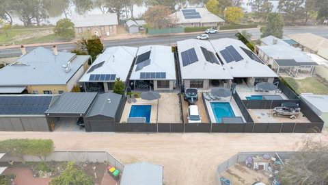 Renmark River Villas And Boats & Bedzzz - Accommodation Mermaid Beach 3