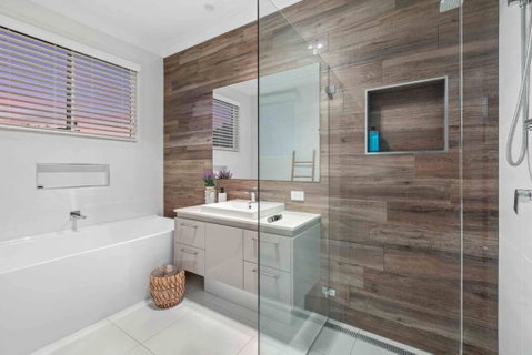 Redcliffe CBD Family Beach House - Accommodation Mermaid Beach 3