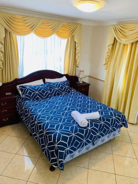 Redcliffe Villa - Accommodation Mermaid Beach 1