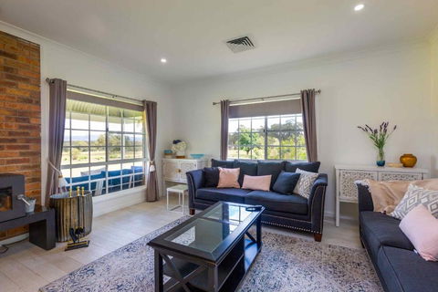 Redims Hill Cottage - Accommodation Mermaid Beach 1
