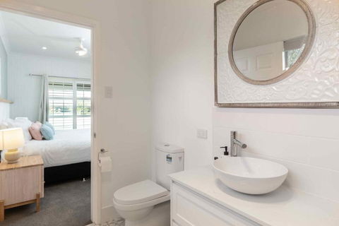 Redims Hill Cottage - Accommodation Mermaid Beach 2