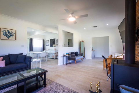 Redims Hill Cottage - Accommodation Mermaid Beach 3