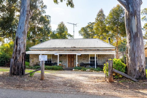 Reillys Wines Heritage Cottages - Accommodation Mermaid Beach 1