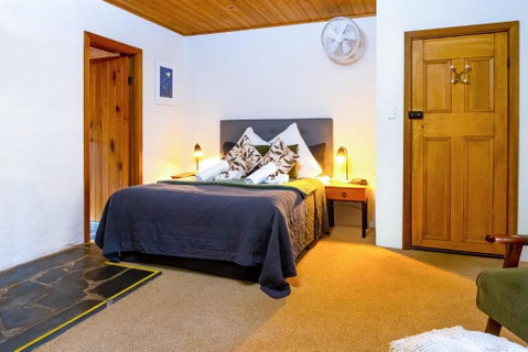 Reillys Wines Heritage Cottages - Accommodation Mermaid Beach 2