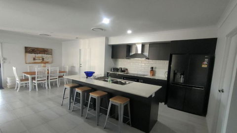 Relax Poolside By The Canal - Accommodation Mermaid Beach 2
