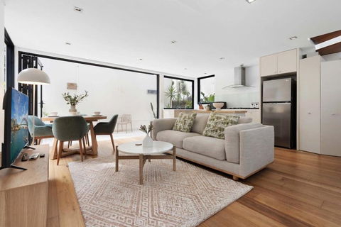 Relaxed Beachside Townhouse - Accommodation Mermaid Beach 0