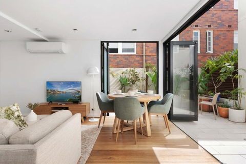 Relaxed Beachside Townhouse - Accommodation Mermaid Beach 1