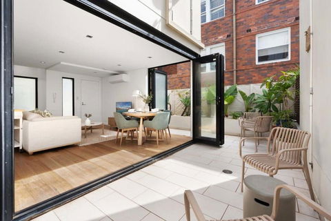 Relaxed Beachside Townhouse - Accommodation Mermaid Beach 2