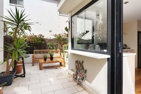 Relaxed Beachside Townhouse - Accommodation Mermaid Beach 3