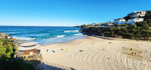 Relaxed Coastal Living With Fantastic Sea Views - Accommodation Mermaid Beach 3