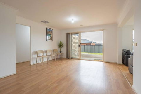Relaxing Family Home In The Heart Of Tarneit - Accommodation Mermaid Beach 2