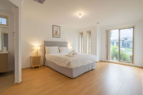 Relaxing Family Home In The Heart Of Tarneit - Accommodation Mermaid Beach 3