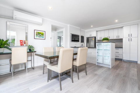 Renovated Townhouse Close To The CBD And Schools - Accommodation Mermaid Beach 2