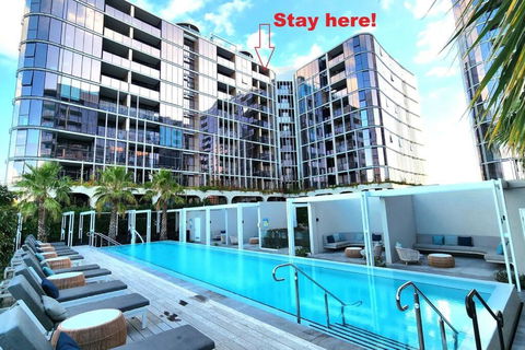 Resort-style Exec 1 Bed With Study In Port Melbourne - Accommodation Mermaid Beach 0
