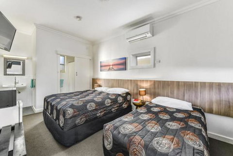 Rest Motels - Accommodation Mermaid Beach 2