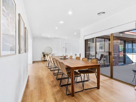 Retreat House - Accommodation Mermaid Beach 1