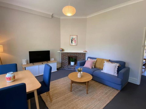 Retro Apt 6 Mins To Victoria Quay - Accommodation Mermaid Beach 3