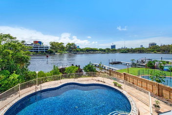 Retro Classic Surfers Paradise Waterfront Home with Accommodation Mermaid Beach