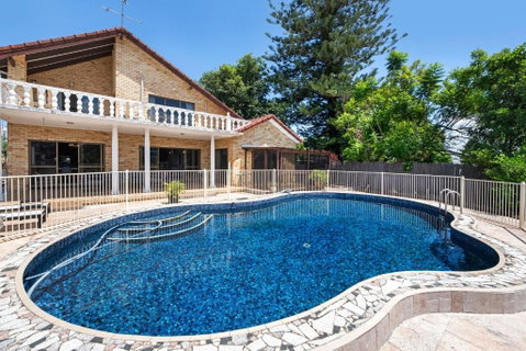 Retro Classic Surfers Paradise Waterfront Home - Accommodation Mermaid Beach 3