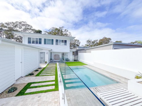Riva House - Accommodation Mermaid Beach 0