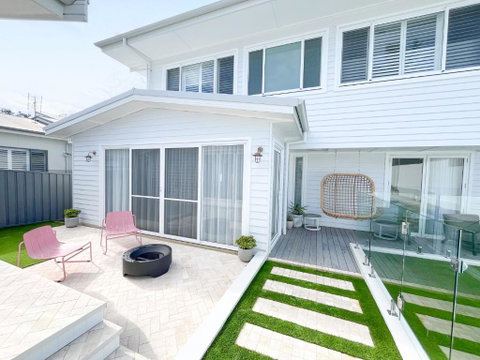 Riva House - Accommodation Mermaid Beach 1