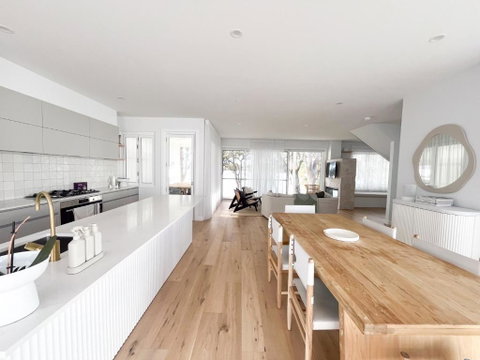 Riva House - Accommodation Mermaid Beach 3
