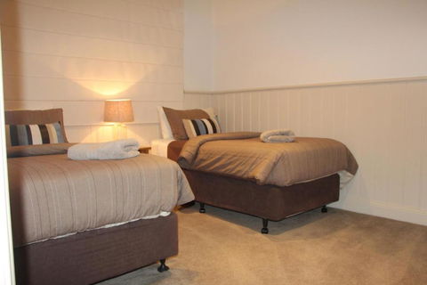 River Rock Cottage Centrally Located And Dog Friendly - Accommodation Mermaid Beach 2